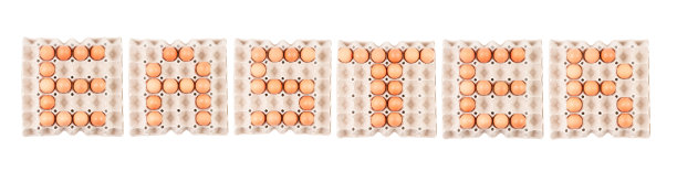 生棕色鸡蛋在纸容器托盘盒里排列的英文单词是“复活节”。图片下载