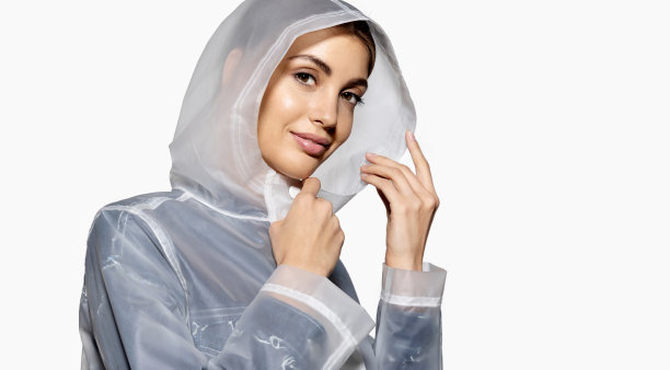 穿着油布的漂亮年轻女人图片下载