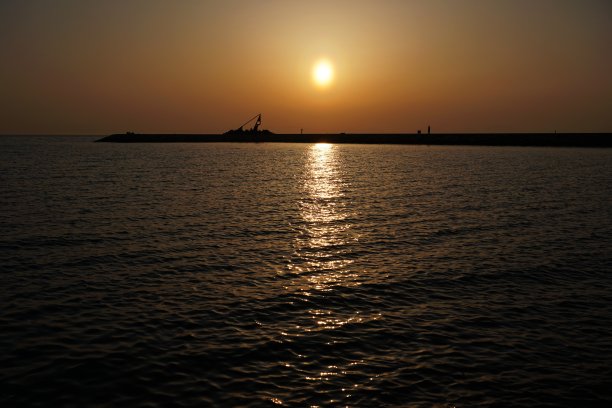 三洋小野田市的Yakeno海湾地区的日落。图片下载