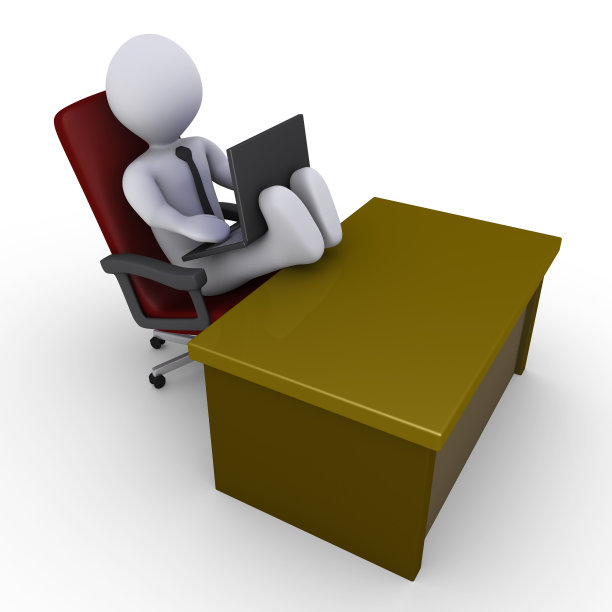 脚放在桌上拿着笔记本电脑的商人图片下载