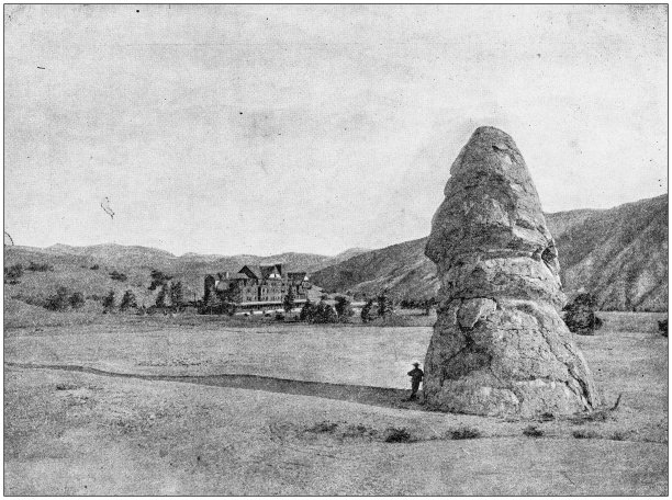 古董照片:黄石国家公园，猛犸温泉酒店和自由帽岩图片下载