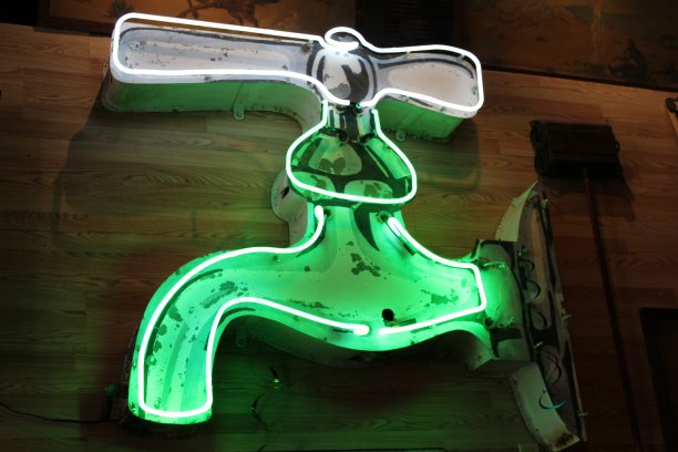 霓虹灯用水龙头图片下载