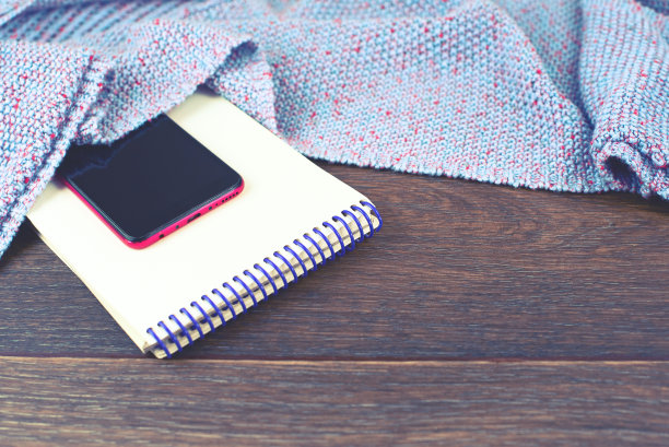 空的空间在你的桌面手机小玩意老自然木制破旧的背景编织毯子格子紫色图片下载