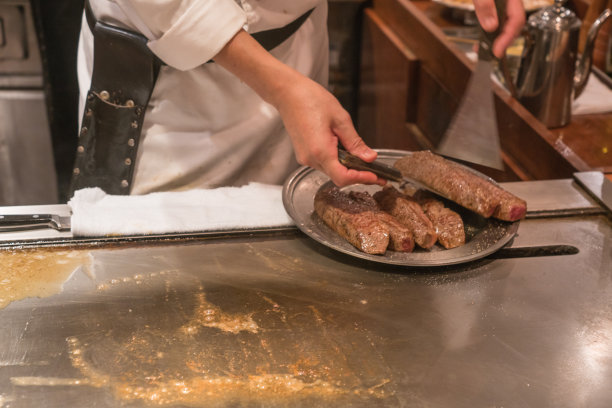 主厨烹制日本神户和牛牛排图片下载