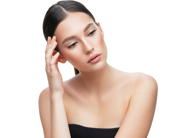 美丽女人的肖像与完美的皮肤和柔和的化妆素材图片