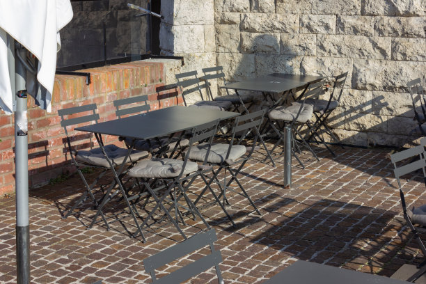 酒吧餐厅细节在多瑙河河畔在德国城市乌尔姆图片下载