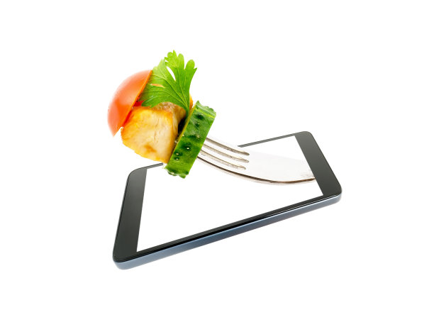 这是一张概念创意的3D立体照片，在智能手机屏幕外的白色背景上，叉子上有一块炸鸡和蔬菜，特写突出。图片下载
