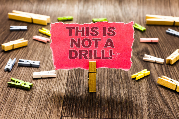 概念性的手写说明这不是练习。商务照片文字练习动作做测试假专业训练短片传播木桌学习学习东西班级学校。图片下载