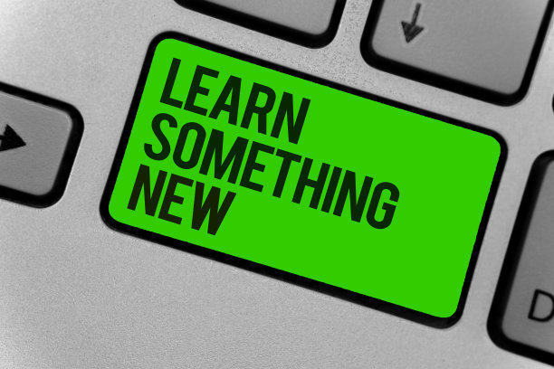 展示“学点新东西”的概念性手写。商业图片展示被教的新学科活动知识或运动计算机程序键盘打字办公室工作输入设备。图片下载
