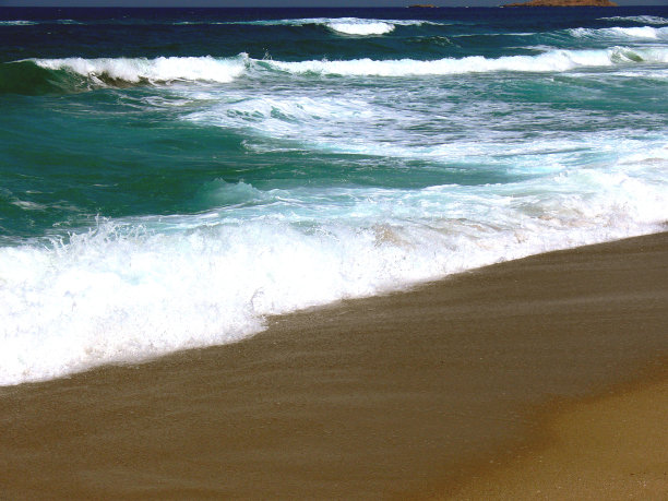 湛蓝湛蓝的白浪图片下载