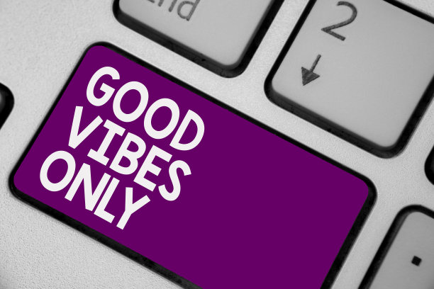 概念性手写显示良好的氛围。商业图片展示只有积极的情绪感情没有负能量键盘紫色键计算机计算反映文件。图片下载