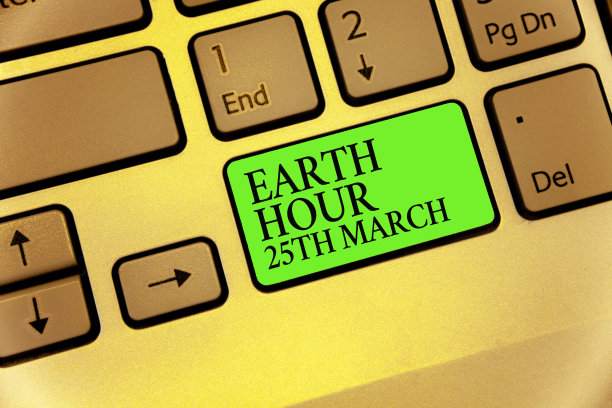 3月25日的“地球一小时”。商业照片展示象征承诺地球组织的世界范围基金键盘按钮符号打字工作计算机使用学习程序软件。图片下载