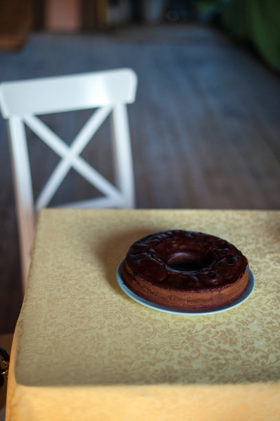 桌子上的蛋糕图片下载