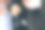 时尚的人们手捧香槟酒欢呼，奢华的婚宴，丰富的庆典。宾客在奢华的圣诞盛宴上敬酒图片下载