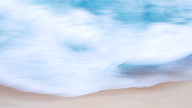 运动模糊的背景的自然场景，海滩和蓝天图片下载