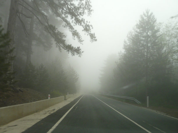 云中通往奥林匹斯山的路似乎有雾图片下载