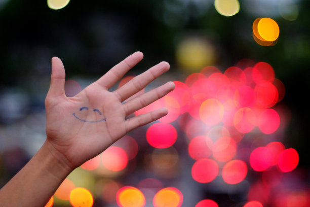 你让我微笑图片下载