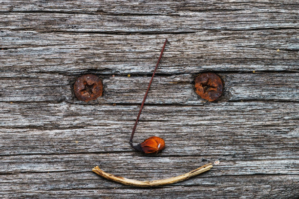 微笑的脸幸福的日子木制纹理图片下载