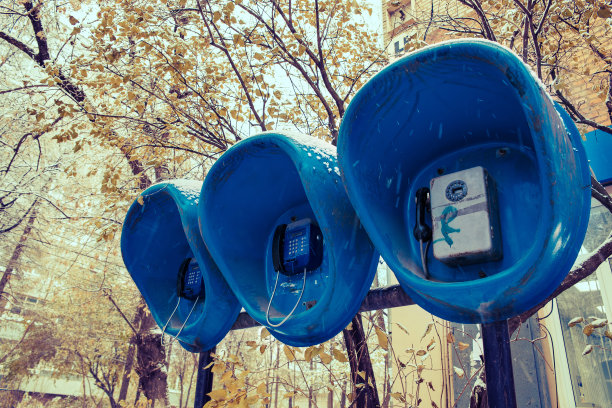 街上的电话亭图片下载