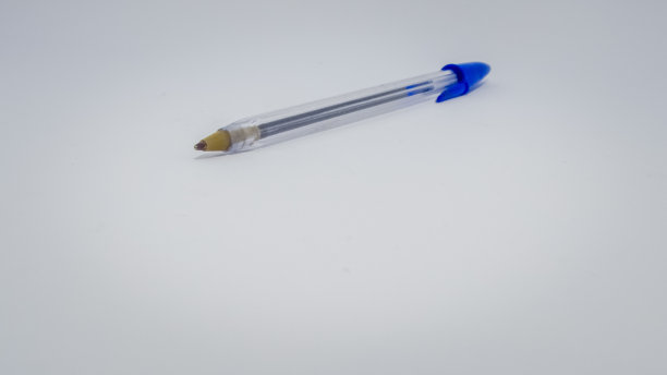 白色背景笔图片下载