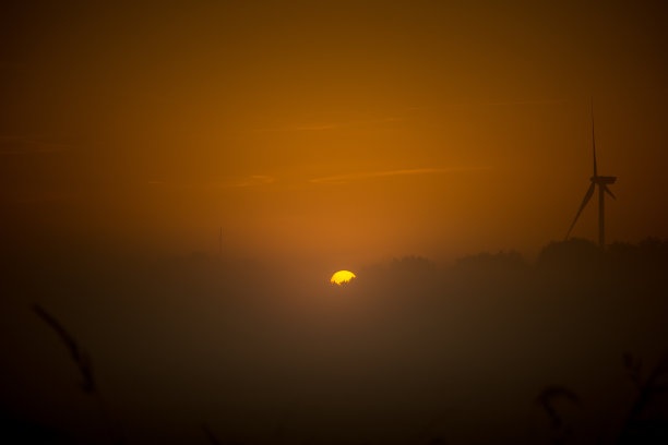 美丽的橙色日出图片下载