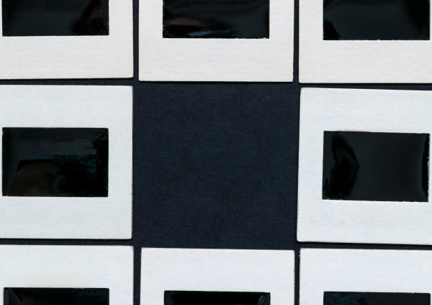 复古空白照片幻灯片上的黑色背景与自由空间图片下载