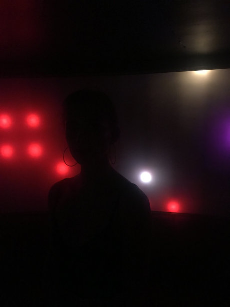 Shilouette在灯图片下载