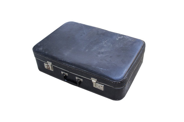 旧的破旧的皮箱棕色黑色，孤立在白色背景图片下载