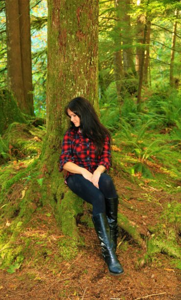 在树林里放松图片下载