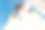 女孩在户外攀岩的低角度视图图片下载