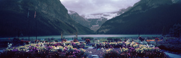 加拿大阿尔伯塔省的露易丝湖图片下载