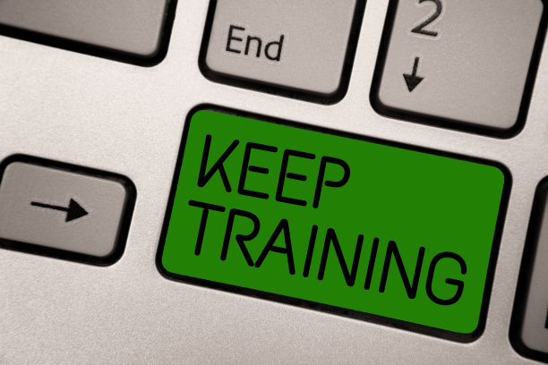 写写“保持训练”的便条。商业照片展示接地钻探总是好奇学习键盘绿色意向创建计算机计算反射文件。图片下载