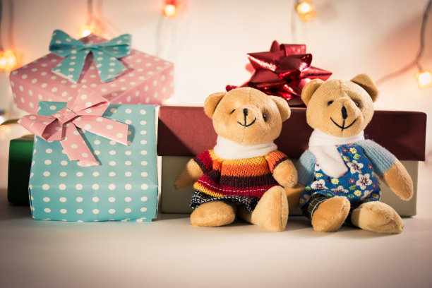 装饰和夫妇可爱的小熊，圣诞物品装饰为圣夜。圣诞快乐，恭贺新禧夜灯。图片下载