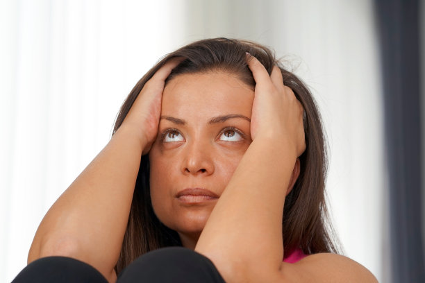 悲伤的女人图片下载