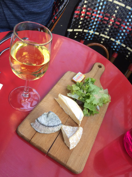 请给我葡萄酒和奶酪图片下载