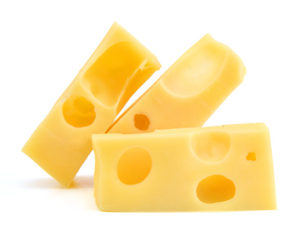 一块奶酪孤立在白色的背景图片下载