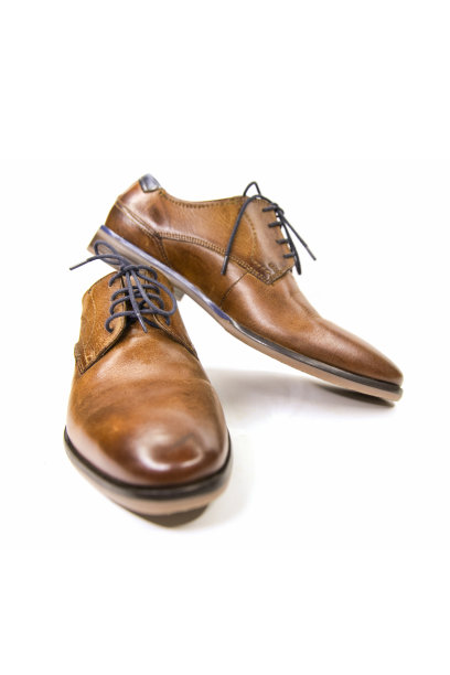 一双优雅的男士皮鞋图片下载