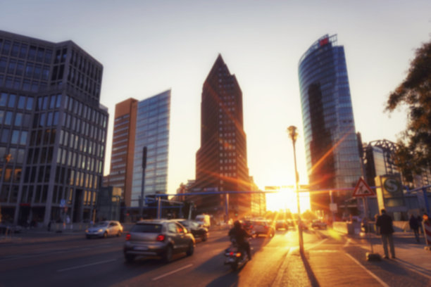 夕阳下柏林波茨坦广场高层建筑的抽象背景图片下载