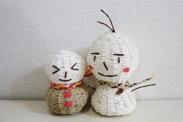 用纸绳做的雪人娃娃图片下载