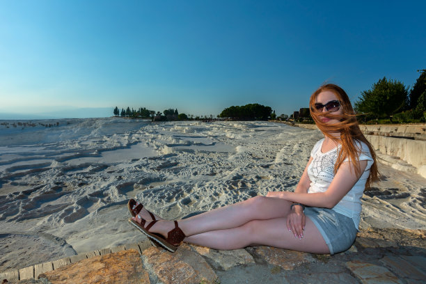 土耳其丹尼兹利Pamukkale的女人图片下载