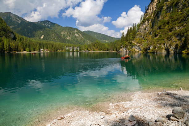 Braies 湖 (Lago di Braies)，白云岩阿尔卑斯山，贝卢诺，意大利图片下载