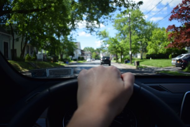 城市驾驶图片下载