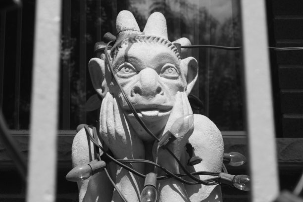 Violet-le-Duc在阳台上的幻想图片下载