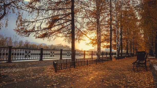 俄罗斯的金秋。克拉斯诺雅茨克市图片下载