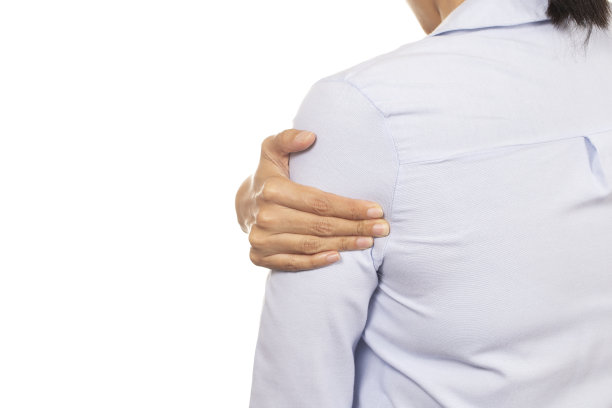 特写女子的手臂，手臂疼痛和受伤孤立的白色背景。医疗保健理念。图片下载