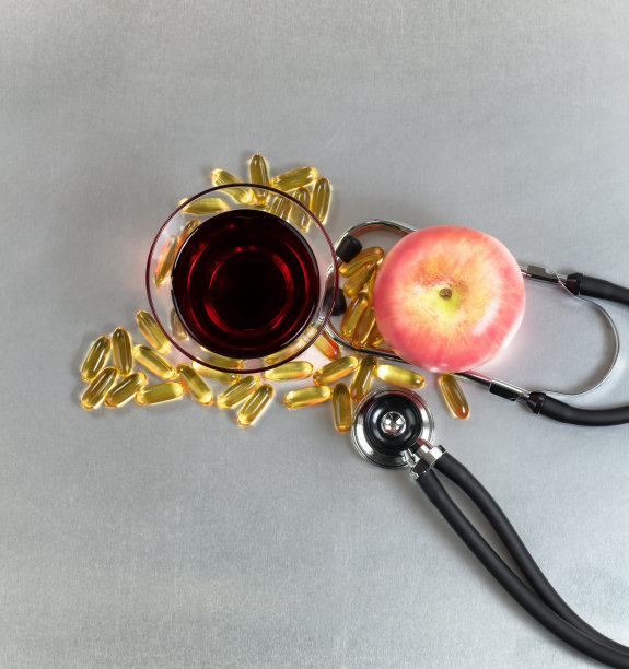 俯视替代药物与天然食品和饮料项目在不锈钢桌子上图片下载