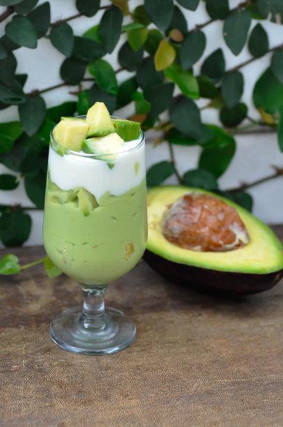 牛油果酸奶或者牛油果和牛油果混合图片下载