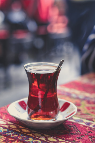 以散焦为背景的土耳其茶图片下载