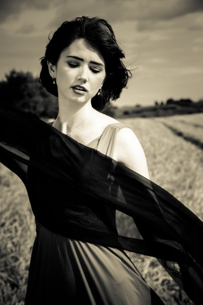 美丽时尚的女性在黑白经典肖像领域图片下载