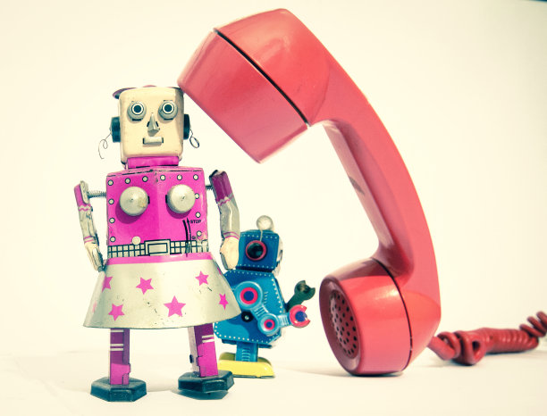 机器人在电话近距离图片下载